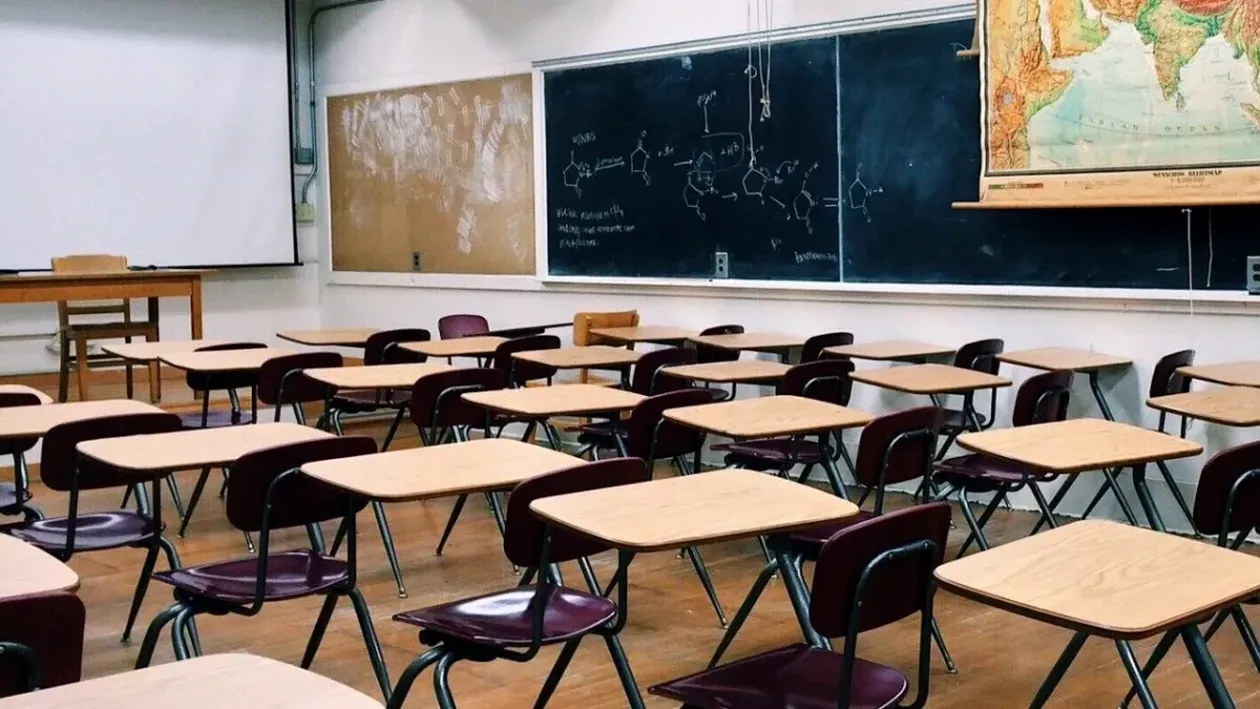 O fată de 12 ani a murit după ce profesoara a obligat-o să facă 100 de genuflexiuni, drept pedeapsă pentru că a întârziat. Ce a pățit seara micuța