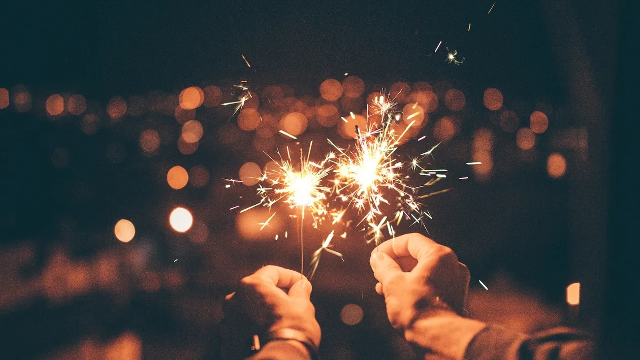 SMS-uri si MESAJE de ANUL NOU. Cele mai frumoase urari de ANUL NOU 2018