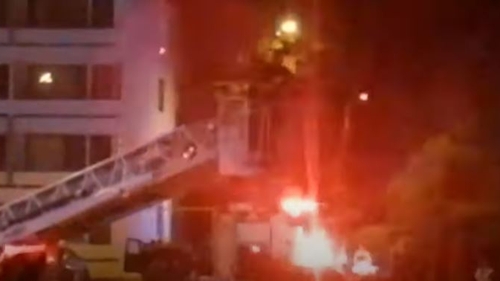 Incendiu puternic la un hotel din Eforie Sud. 80 de turiști au fost evacuați | VIDEO