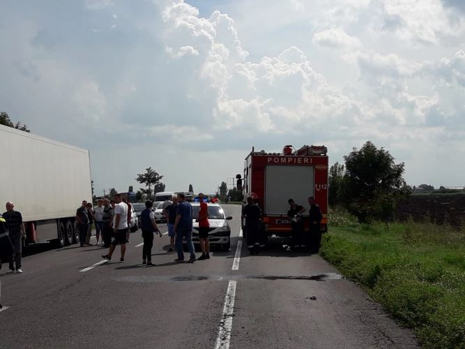 Accident teribil în Ialomița! Doi oameni au murit, patru sunt răniți FOTO