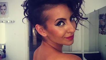 MILF cu acte in regula! Ce mama sexy are Giulia Anghelescu. Seamana izbitor cu... Inna!