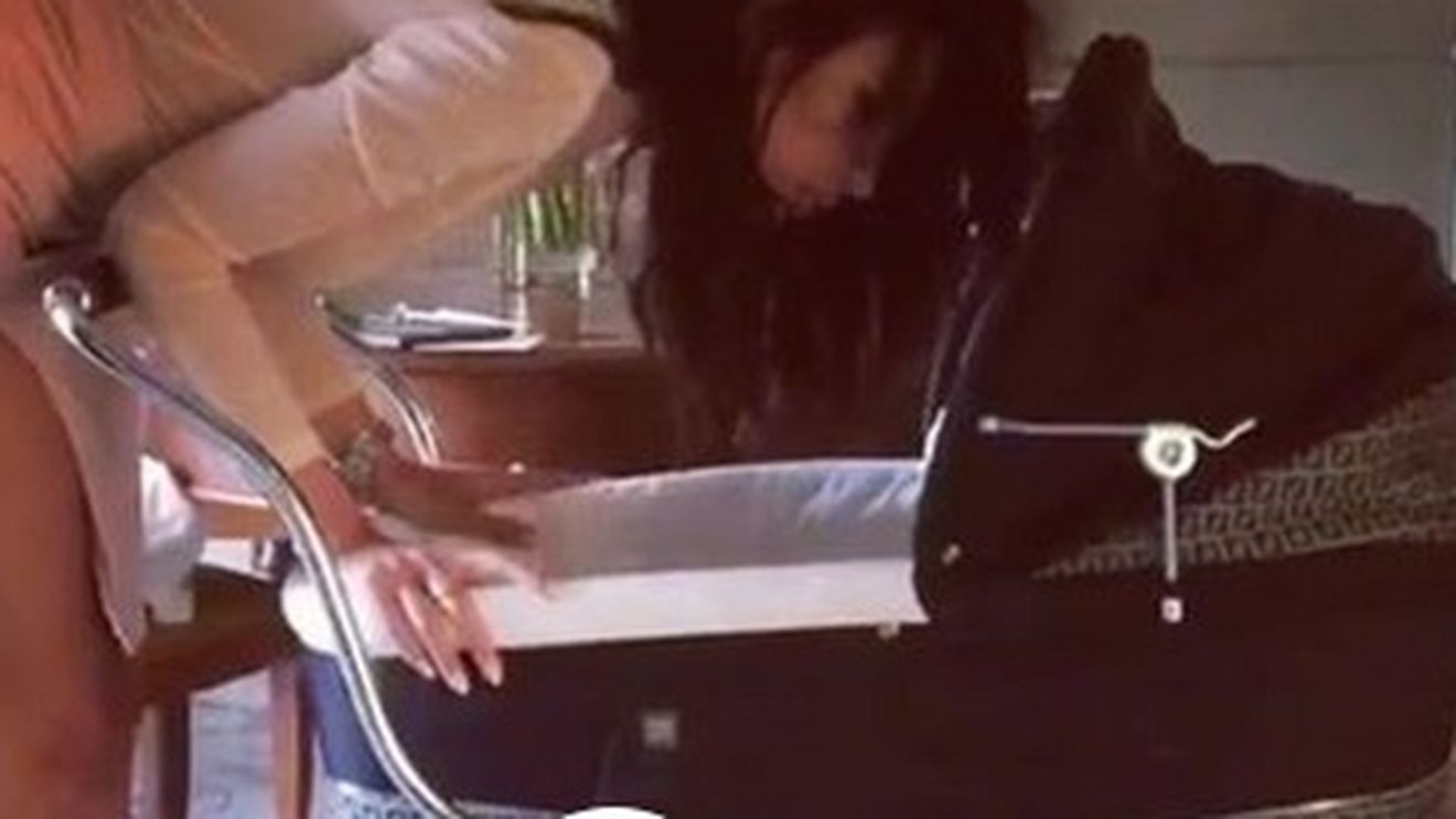 Mădălina Ghenea s-a pozat împreună cu fiica ei! Fotomodelul are o siluetă perfectă la numai două săptămâni după ce a născut