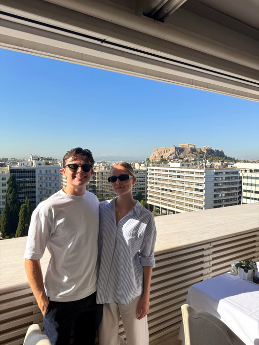 Fratele lui Tom Holland, Sam Holland, s-a logodit cu Clark Stewart. Sursa foto: Instagram