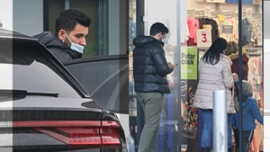 Nadir și Georgiana, sesiune de shopping cu micuții! Soția artistului a condus ”operațiunea”
