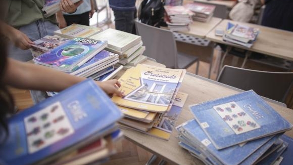 Greșeală imensă într-un manual de clasa I! Elevilor li se spune că 12 este mai mare decât 16