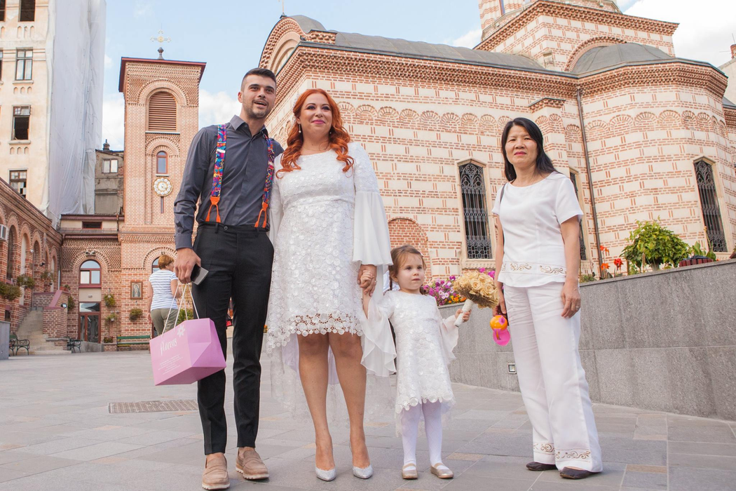 OANA ROMAN a îmbrăcat din nou rochia de mireasă! Primele imagini după ce şi-a reînnoit jurămintele cu MARIUS ELISEI