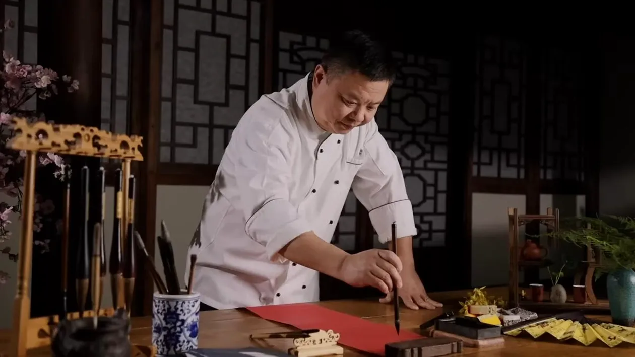 Chef John ne dezvăluie secretul „Burning Noodles”: tăițeii legendari din Sichuan care cuceresc lumea fără să fie extrem de iuți