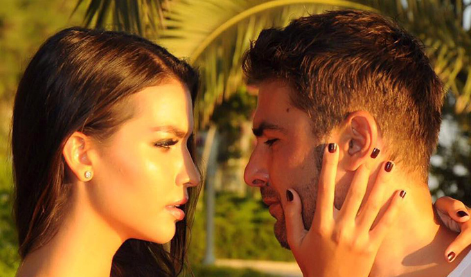 CANCAN.ro a a aflat în exclusivitate că ”Briliantul” se va însura a treia oară la sfârşitul anului. Avem detaliile nunţii secrete a lui Adrian Mutu! Spune ”Da!” de Revelion, iar naş îi va fi un antrenor faimos (ex-Valencia şi AS Roma)!