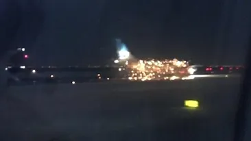 Scene incredibile pe aeroportul din NEW YORK! S-a auzit o explozie, apoi un avion de pasageri a luat foc în timpul decolării
