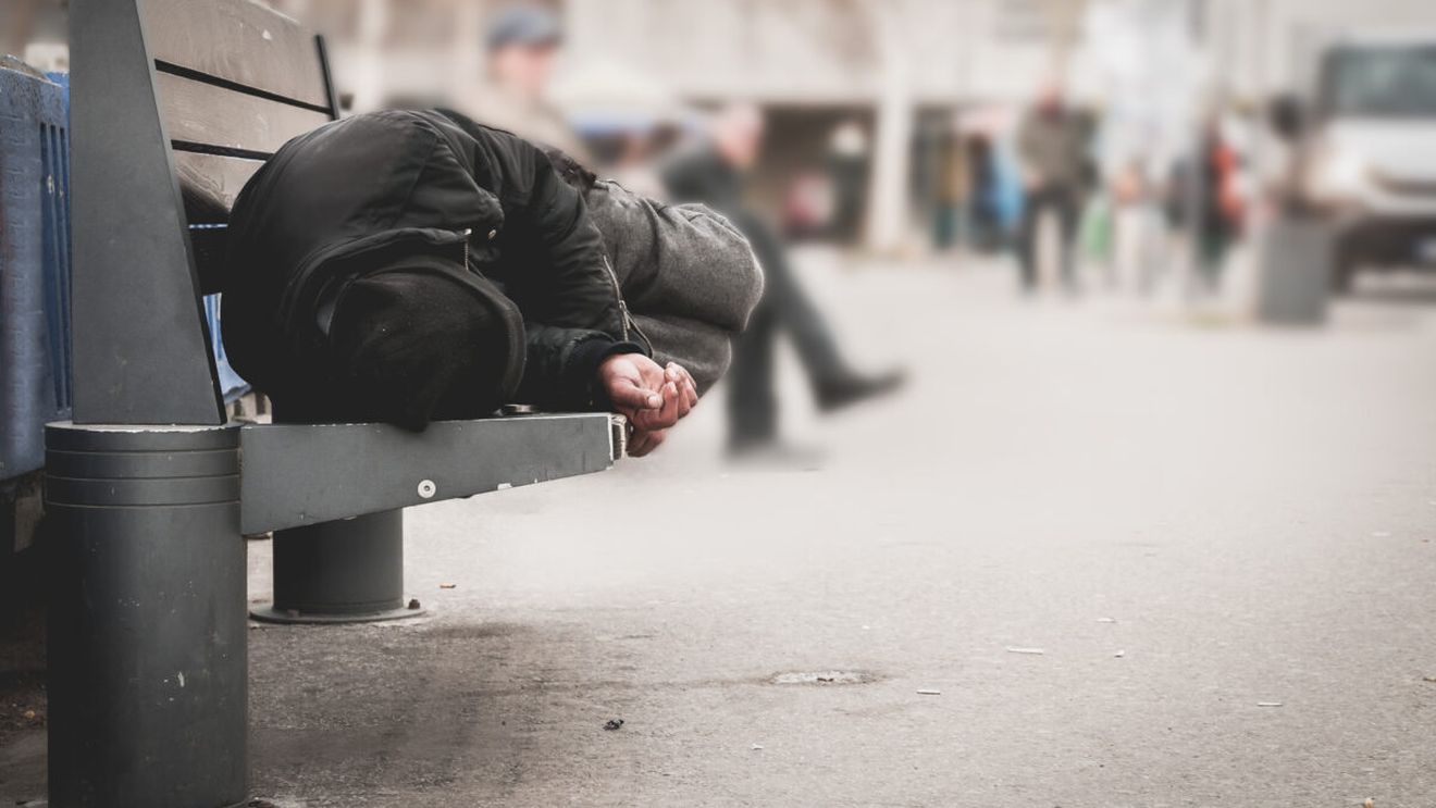 Povestea tânărului de 32 de ani care a renunțat la viața de lux și a ajuns să trăiască pe străzi, cu doar 14 dolari pe zi