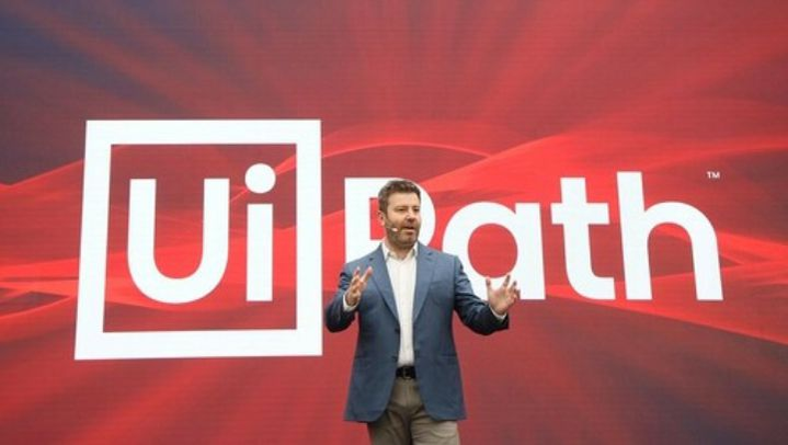 Daniel Dines s-a născut la Onești, județul Bacău