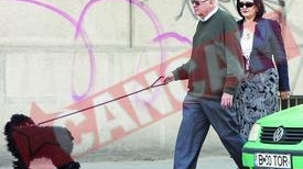 Babiuc, la plimbare cu sotia si canisul