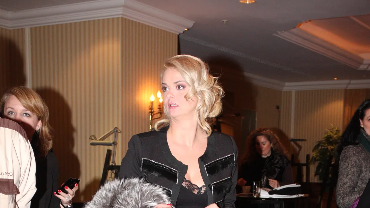 LA TVR mai rau ca la Bac! Vedetele au suflat si au copiat la examenul pentru mentinerea posturilor