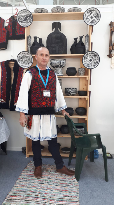 Meșterul olar Ionel Cococi este o vedetă a târgurilor de profil