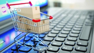 Țeapă de zile mari pentru o femeie din Iași. Și-a comandat haine online și a rămas șocată când a deschis coletul
