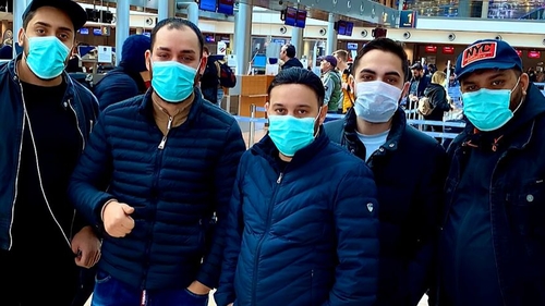 Speculă cu măști la intrarea într-un hypermarket din Vaslui. Oamenii sunt revoltați: “Caută să se îmbogățească!”