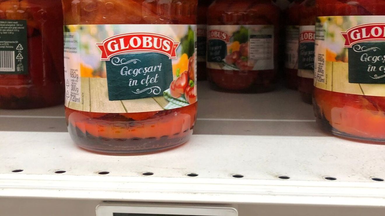 Nu se poate face salată Boeuf fără asta! Câți lei costă un borcan cu gogoșari în oțet, în Carrefour, Cora și în Mega Image