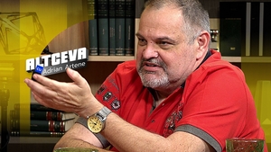 Scriitorul român cu cele mai vândute cărți din ultimul deceniu, patru ani pentru "Minciuna lui Michelangelo”: Igor Bergler: "Un cronicar al nesăbuinței"