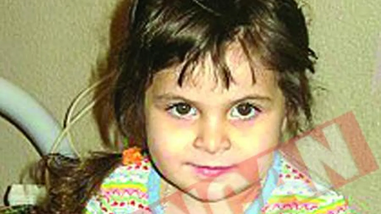 O fetita de trei ani a fost crescuta de caini