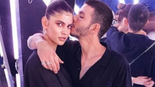 Trio amoros în showbiz! De la sărutul cu Aris, la întâlnire cu fostul. Laura Giurcanu a dat-o „dintr-unul în altul”