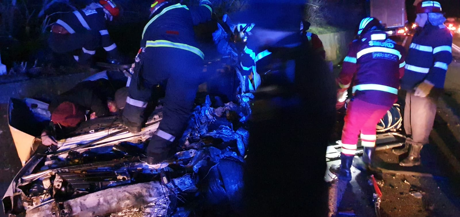 Carnagiu în Olt. 4 persoane și-au pierdut viața în urma impactului violent