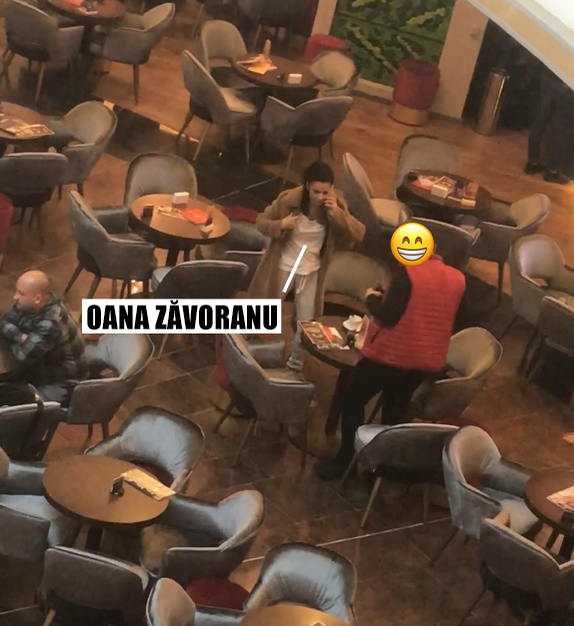 Oana Zăvoranu s-a relaxat la mall alături de un alt bărbat decât soțul ei