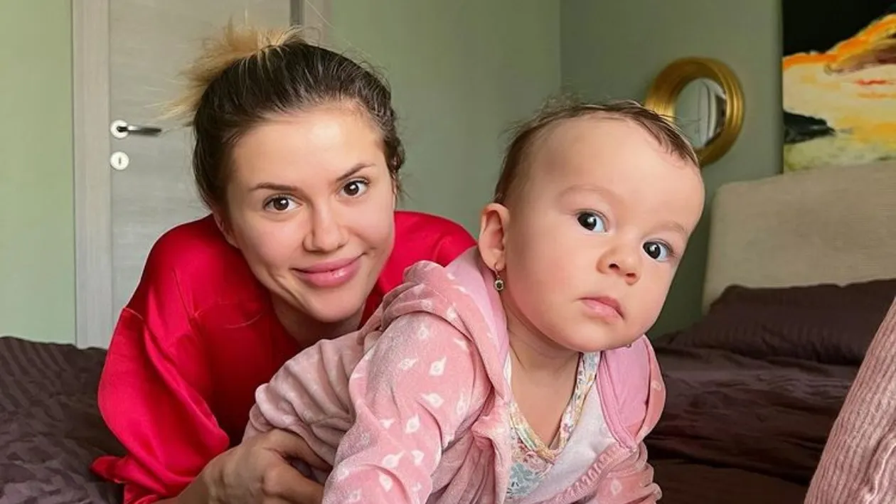 Emily Burghelea, de urgență la spital cu fetița ei: ”Mi-a fost frică toată noaptea că o să se sufoce”