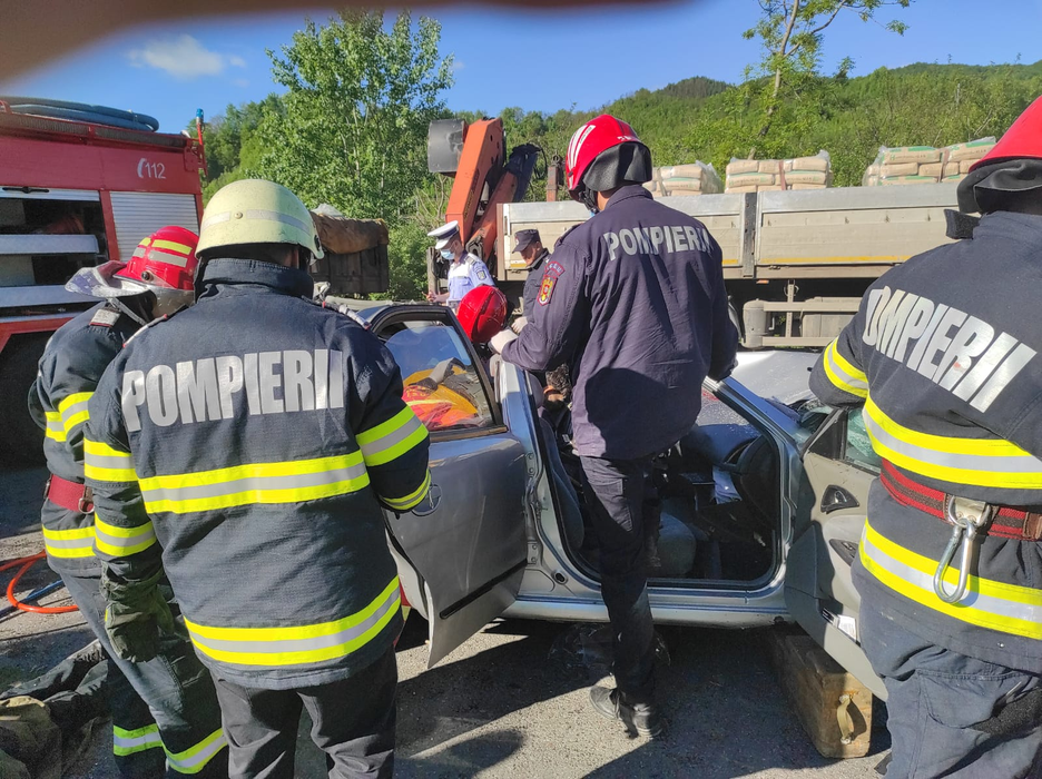 Accident grav cu cinci morți pe DN1, în dreptul localității Nistorești. Traficul este complet blocat şi deviat prin Breaza. FOTO