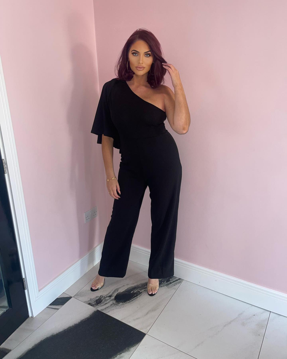 Surpriză de proporții pentru fanii lui Amy Childs! Vedeta este însărcinată pentru a treaia oară