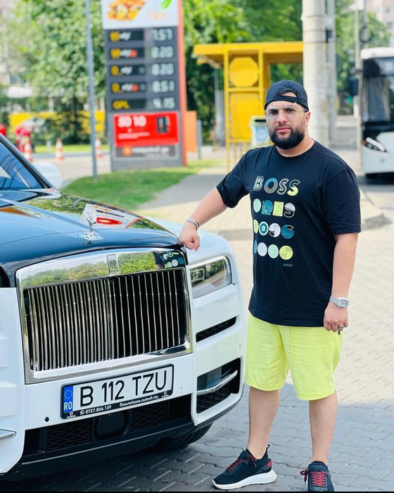 Tzancă Uraganu, lângă unul din bolizii de lux ( sursă foto: instagram)