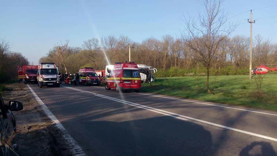 VIDEO. Accident grav în Teleorman! Un autoturism și un microbuz s-au ciocnit frontal: 12 victime. A fost activat planul roșu de intervenție