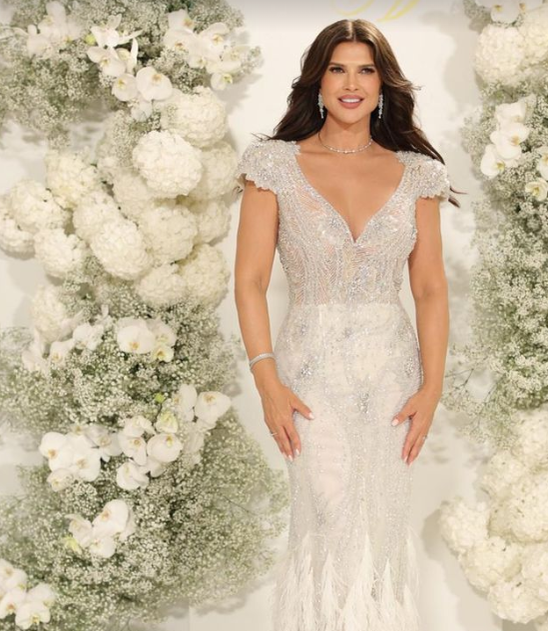 Prima rochie purtată de Monica Bîrlădeanu/ Sursa foto: Instagram