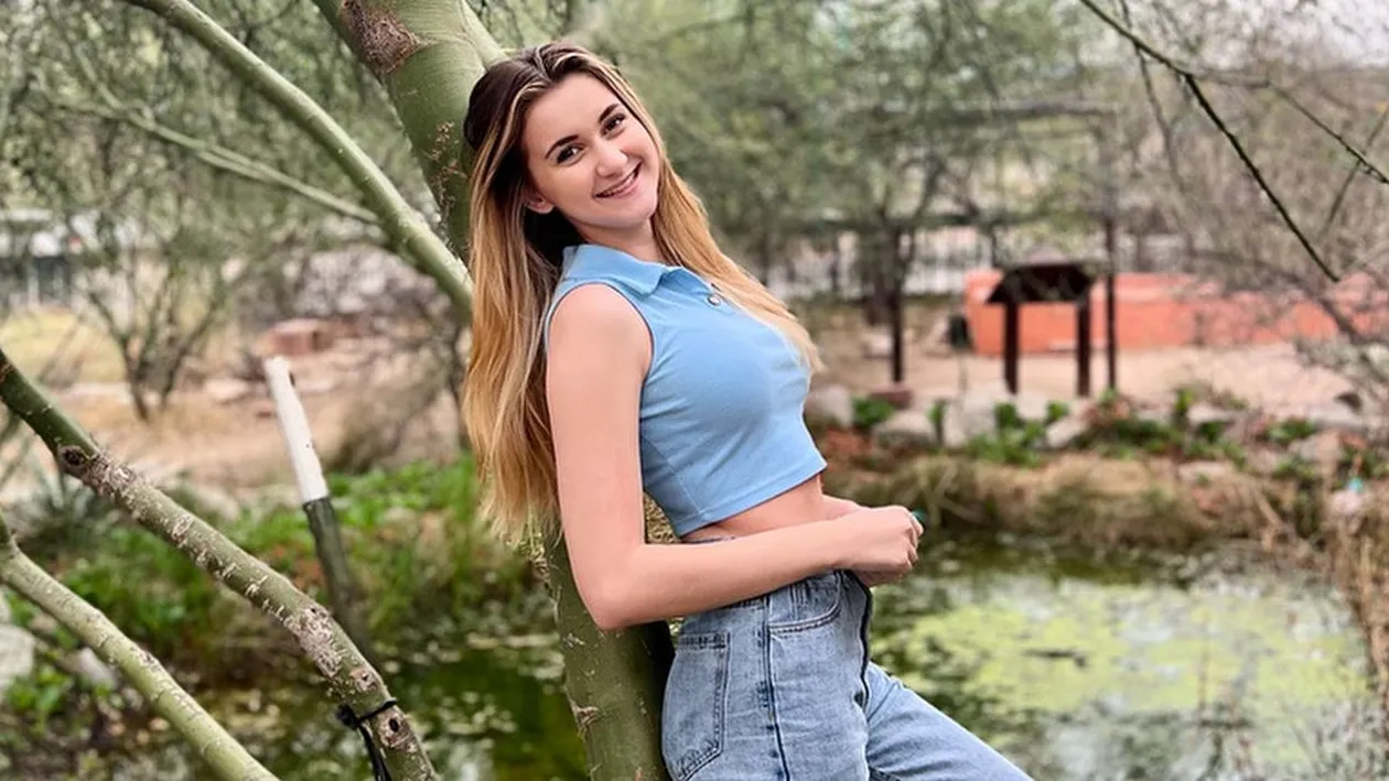 N-o să-ți vină să crezi! Ce pățește zilnic o adolescentă care este alergică la apă: „Se simțea ca un acid”