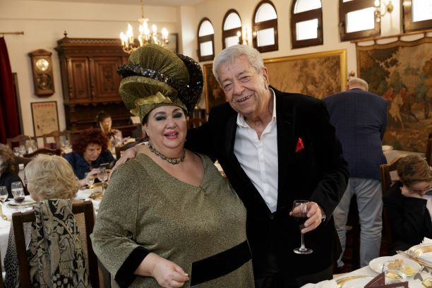Kera Calița a lansat tomul-album „Plăcerile păcătoase ale gastronomiei” la Locanta Jariștea