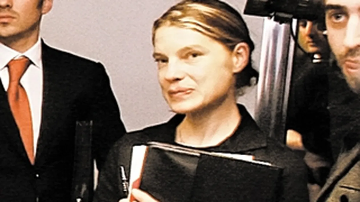 Cristina Verona, doborata psihic de traumele din copilarie? Urmarita pas cu pas de mama ei