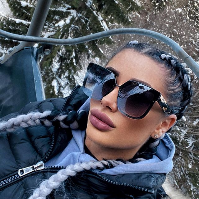 Corina știe cum să "încingă" atmosfera