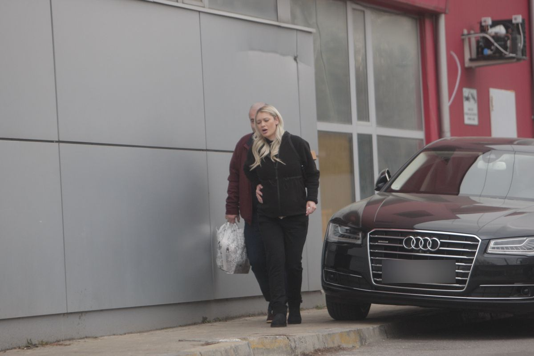 Blondina a luat în jur de 15 kg în greutate