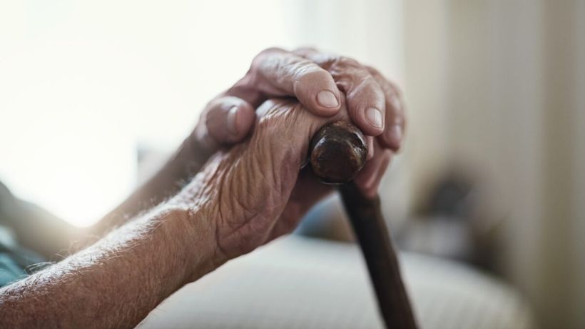 Oamenii de știință au descoperit că îmbătrânirea vine în două „valuri”. La ce vârste se întâmplă acest lucru