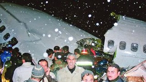 Au murit dupa ce avionul s-a rupt in doua