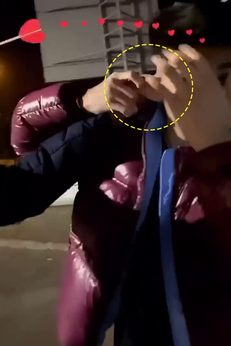 Cum l-a umilit Tarzy pe Abi Talent în plină stradă. Rapper-ul l-a luat de urechi pe “Regele României” și… De unde a pornit conflictul. VIDEO
