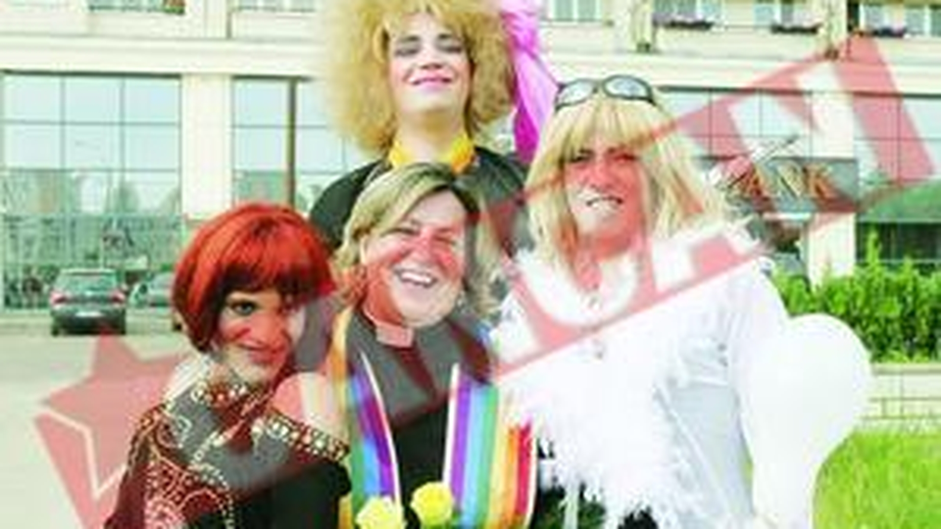 Homosexualii paziti de caini politisti