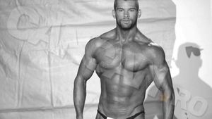 Am aflat secretul unui campion de fitness! A slăbit 15 kg şi s-a umplut de muşchi în doar 3 luni!