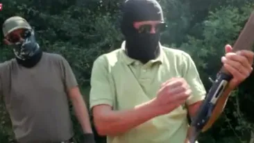 ULTIMA ORĂ! Traficanţii români de arme au fost săltaţi de către mascaţi, după dezvăluirile făcute de Sky News