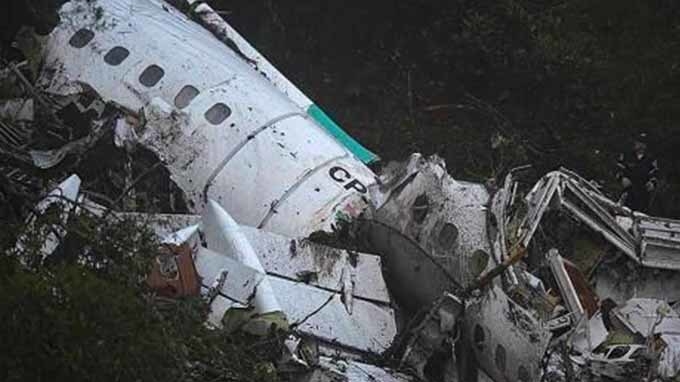 Tragedie aviatică: doar trei fotbalişti au supravietuit!