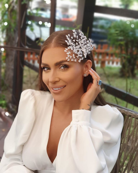 Oana Radu, o mireasă cum rar s-a mai văzut! Cum au arătat toate ţinutele artistei de la cununia civilă cu Cătălin Dobrescu. A avut decolteu larg şi…