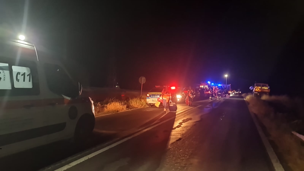 Planul Roșu de intervenție, activat după ce un autocar cu peste 80 de pasageri s-a răsturnat la Hârșova. O tânără însărcinată a ajuns la spital