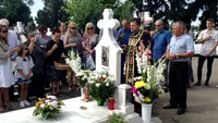 SCANDAL LA CIMITIR! Mama Mădălinei Manole a aruncat cu bolovani în Petru Mircea! A spart o sticlă şi a vrut să îl taie pe faţă!