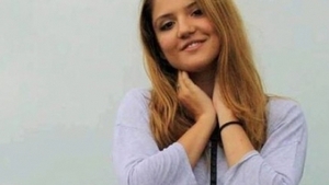 O româncă a trăit 20 de ani cu fratele geamăn în pântece! Medicii se chinuie să o ţină în viaţă