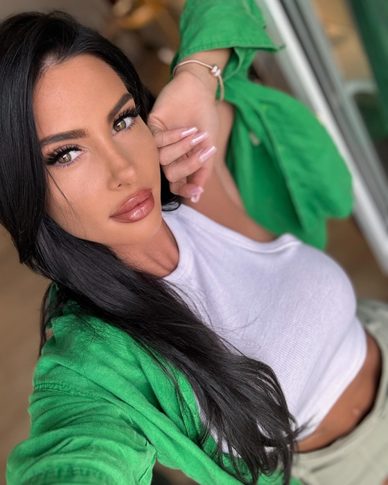 Și-a părăsit soția pentru sexy antrenoarea de fitness + Nikita e istorie?! Noua româncă a lui Michele Morrone a lucrat pentru frații Tate