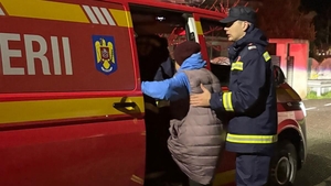 Alertă de cod portocaliu de inundații. Un drum județean a fost închis ca urmare a unei alunecări de teren